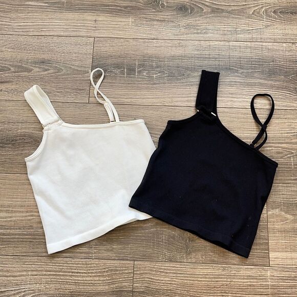 Bundle of Suzette Tops (Black & White) - Picture 4 of 6